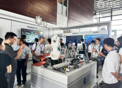 现场工程师通过一台鸿蒙